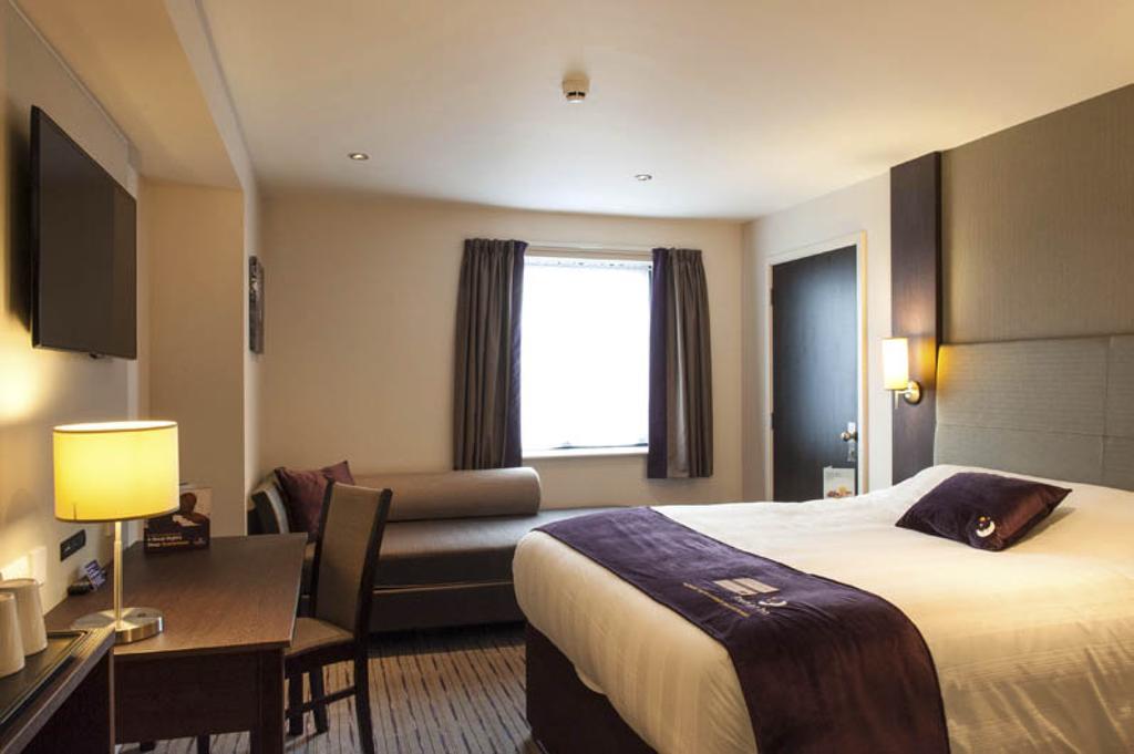 Premier Inn Falkirk - Larbert Buitenkant foto