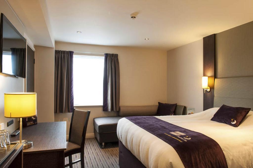 Premier Inn Falkirk - Larbert Buitenkant foto