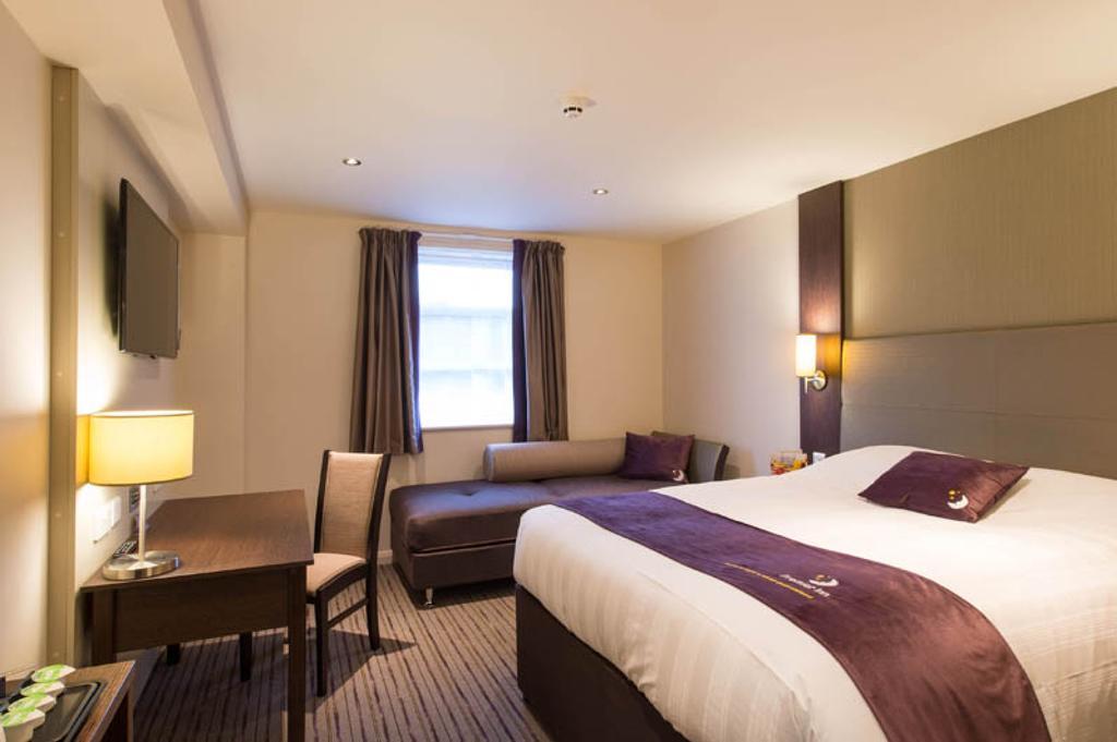 Premier Inn Falkirk - Larbert Buitenkant foto