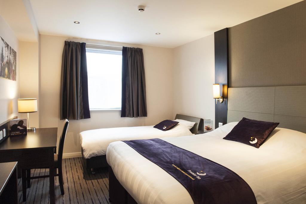Premier Inn Falkirk - Larbert Buitenkant foto
