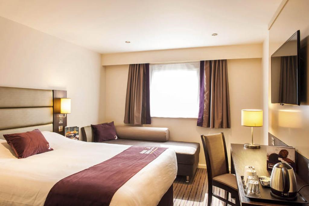 Premier Inn Falkirk - Larbert Buitenkant foto