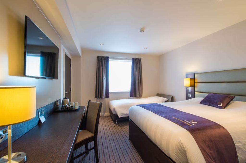 Premier Inn Falkirk - Larbert Buitenkant foto