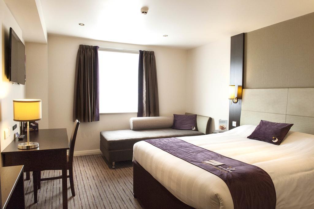 Premier Inn Falkirk - Larbert Buitenkant foto