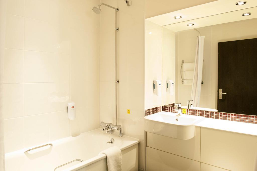 Premier Inn Falkirk - Larbert Buitenkant foto